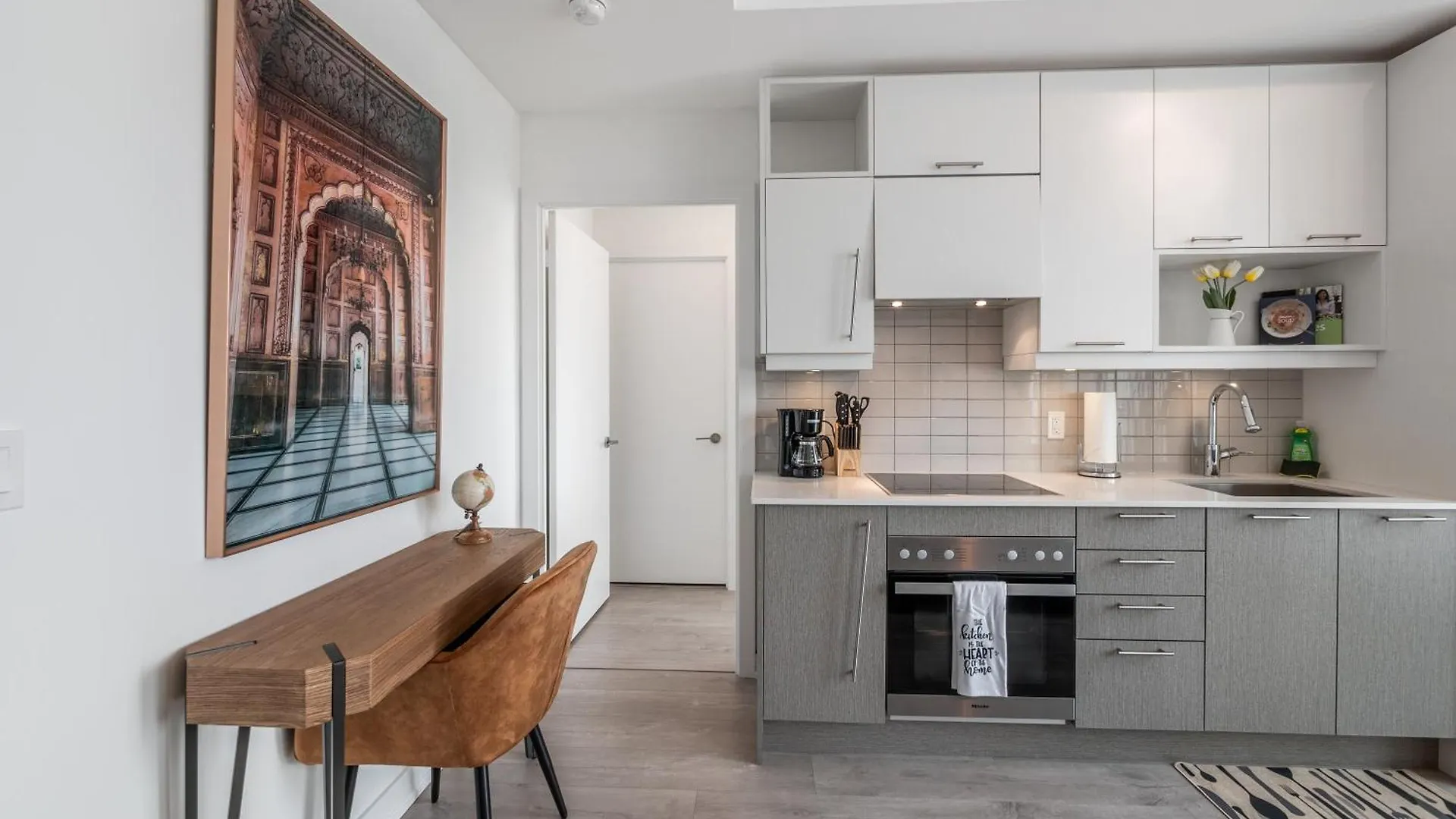 Designer One Bedroom Suite - Entertainment District Toronto Canada