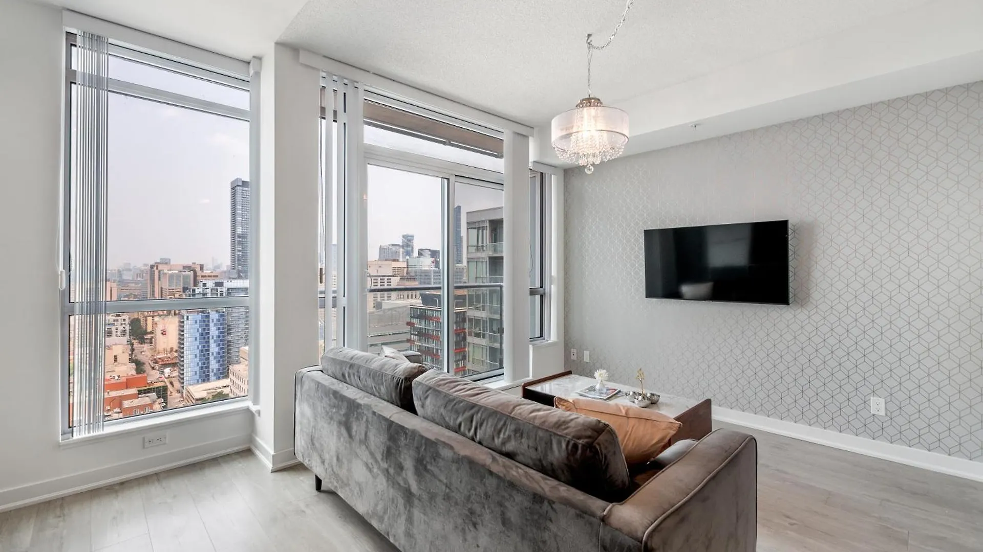 Designer One Bedroom Suite - Entertainment District Toronto