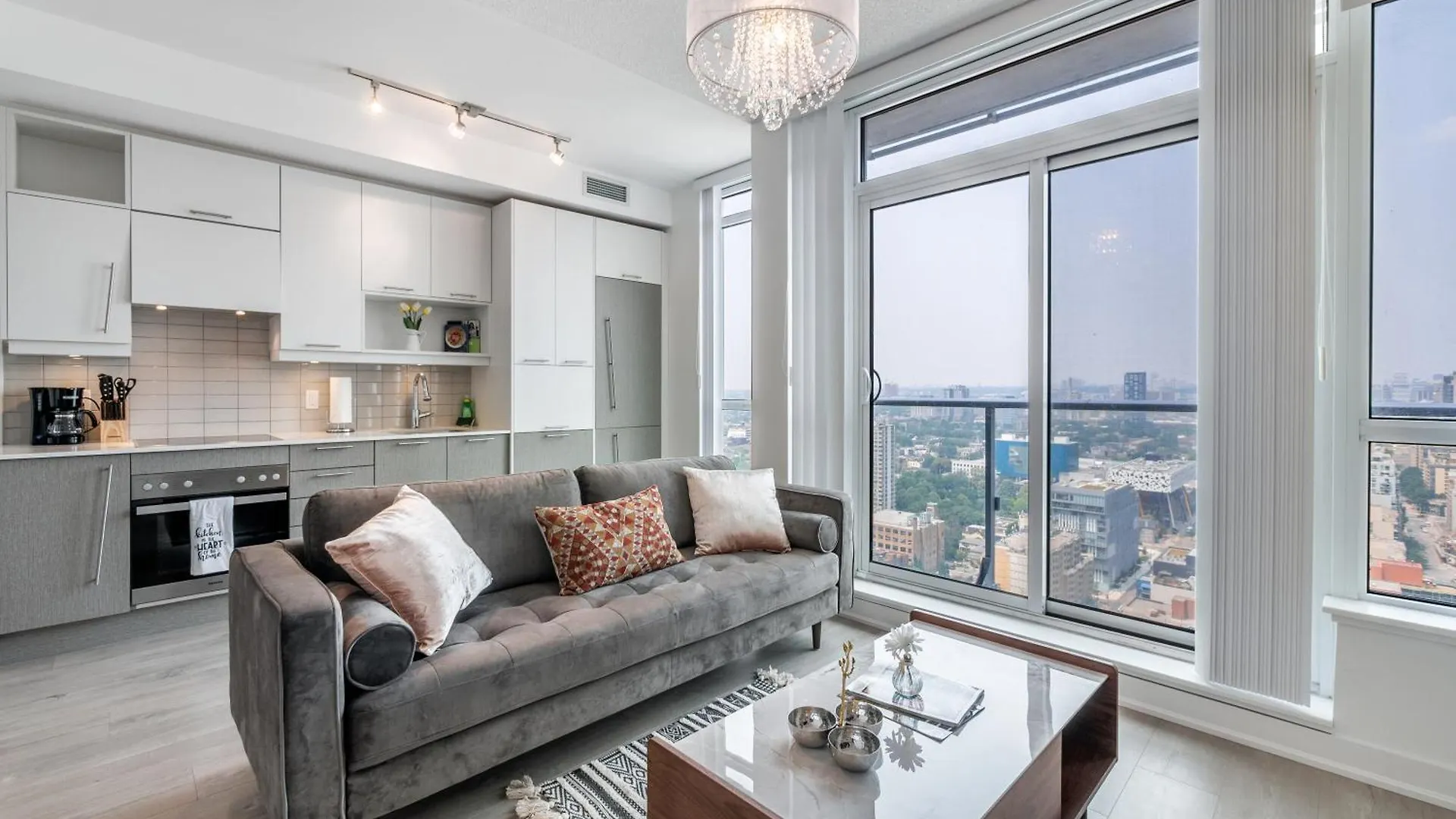 Designer One Bedroom Suite - Entertainment District Toronto