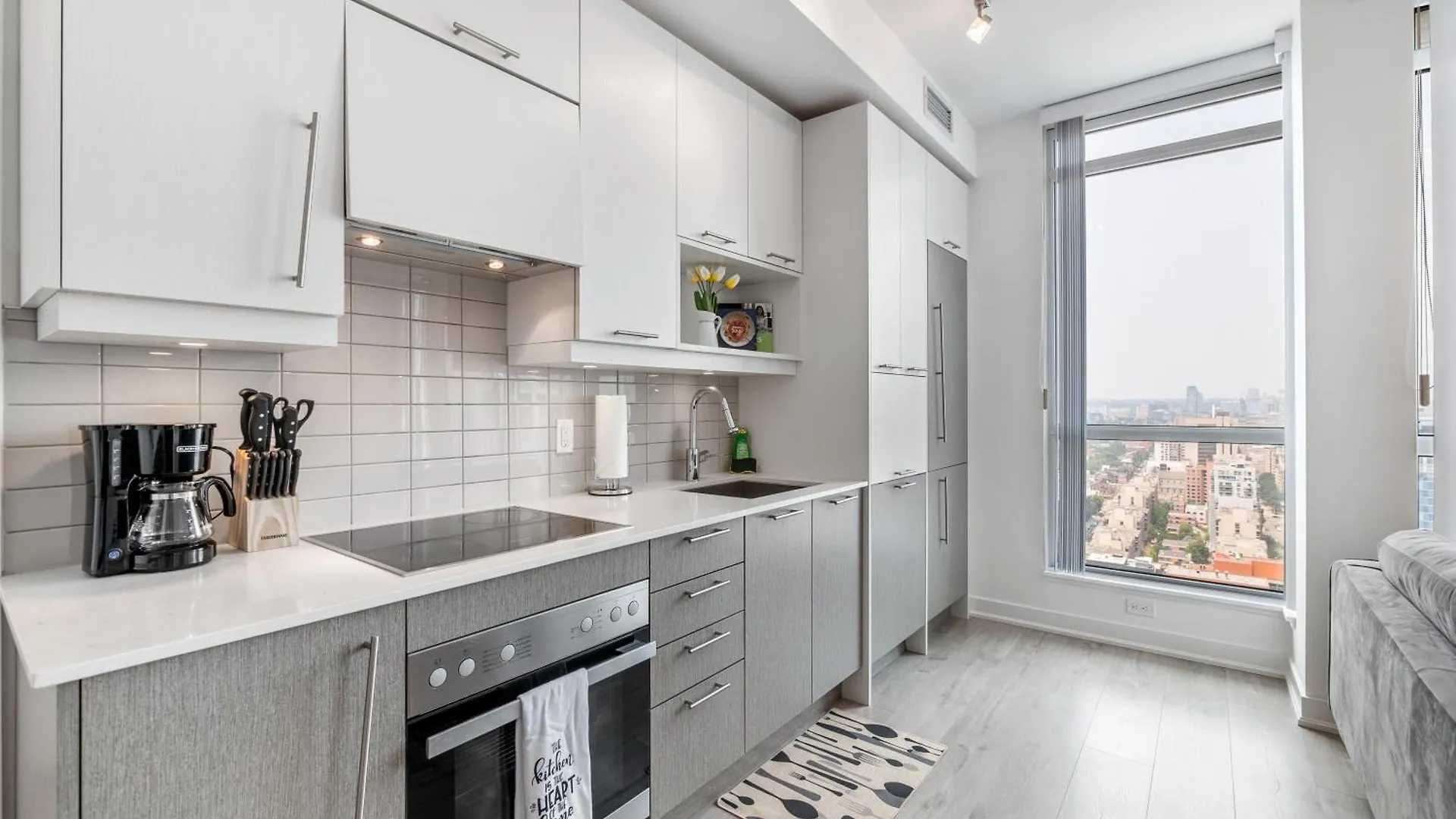 Designer One Bedroom Suite - Entertainment District Toronto Apartment