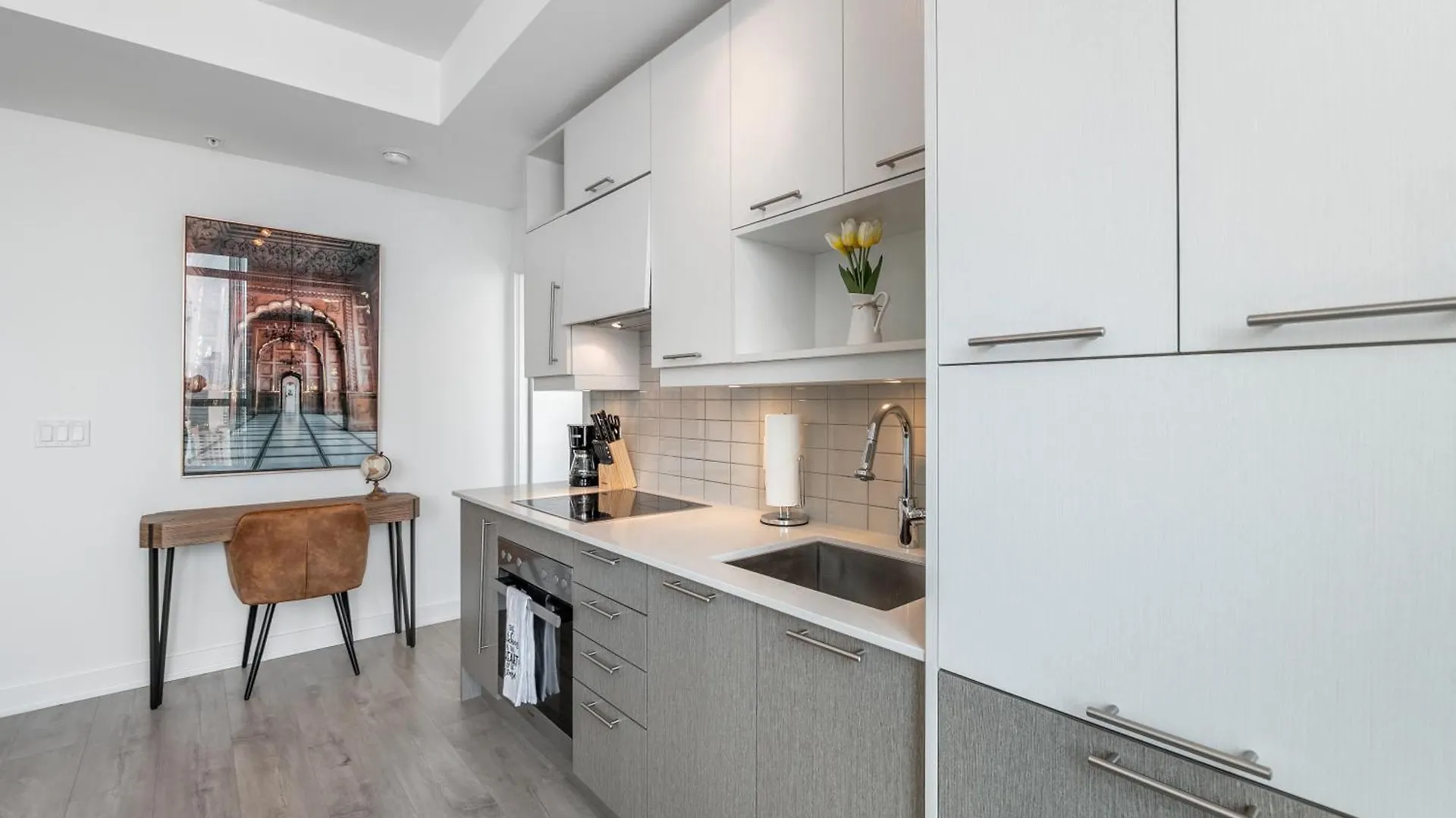 Designer One Bedroom Suite - Entertainment District Toronto Canada