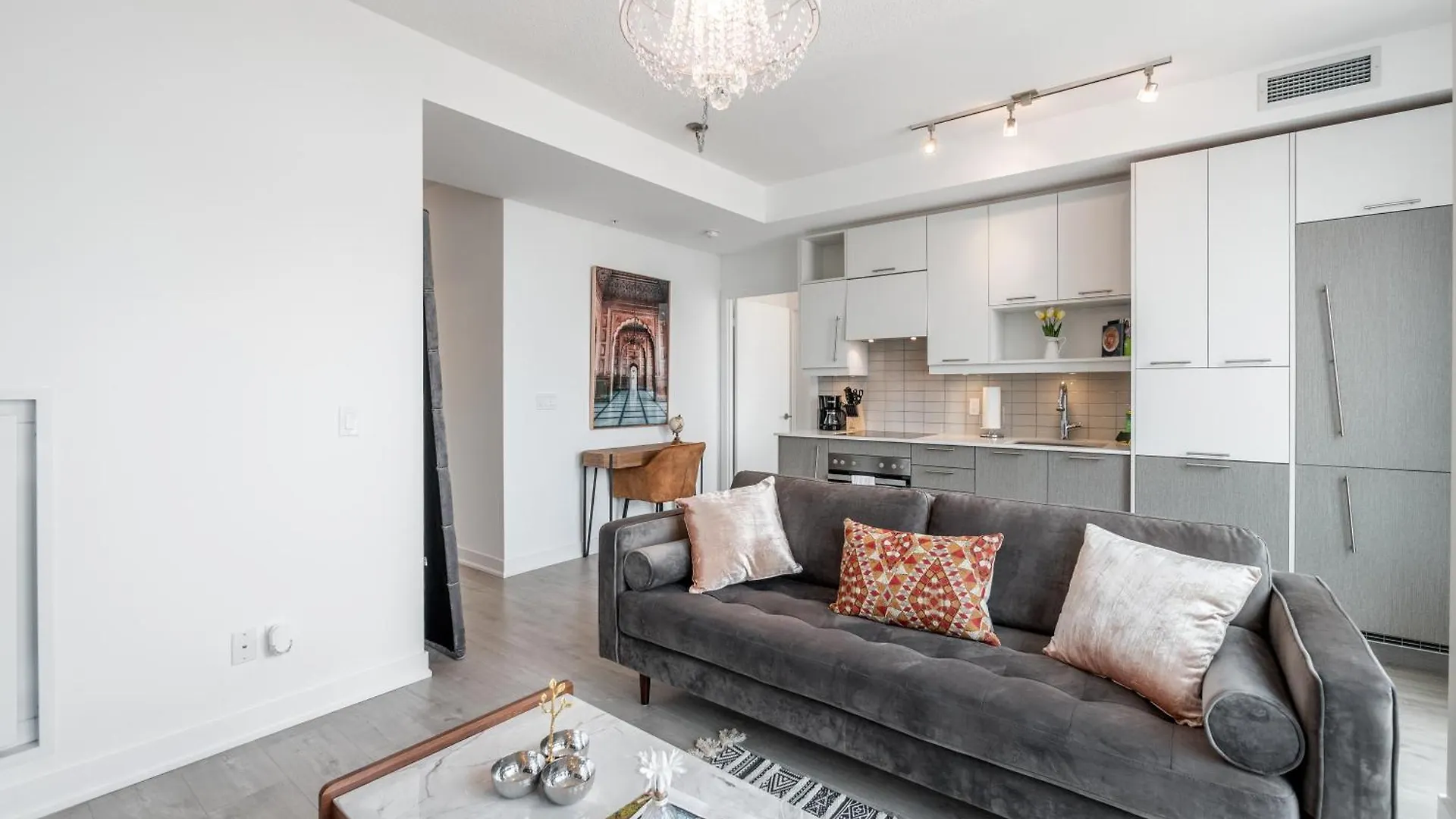 Apartment Designer One Bedroom Suite - Entertainment District Toronto