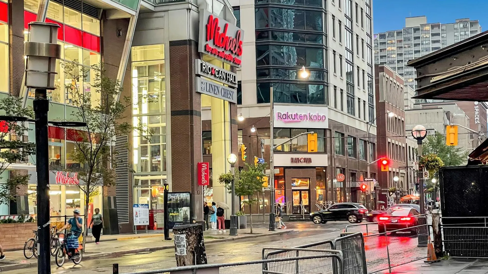 Designer One Bedroom Suite - Entertainment District Toronto Canada