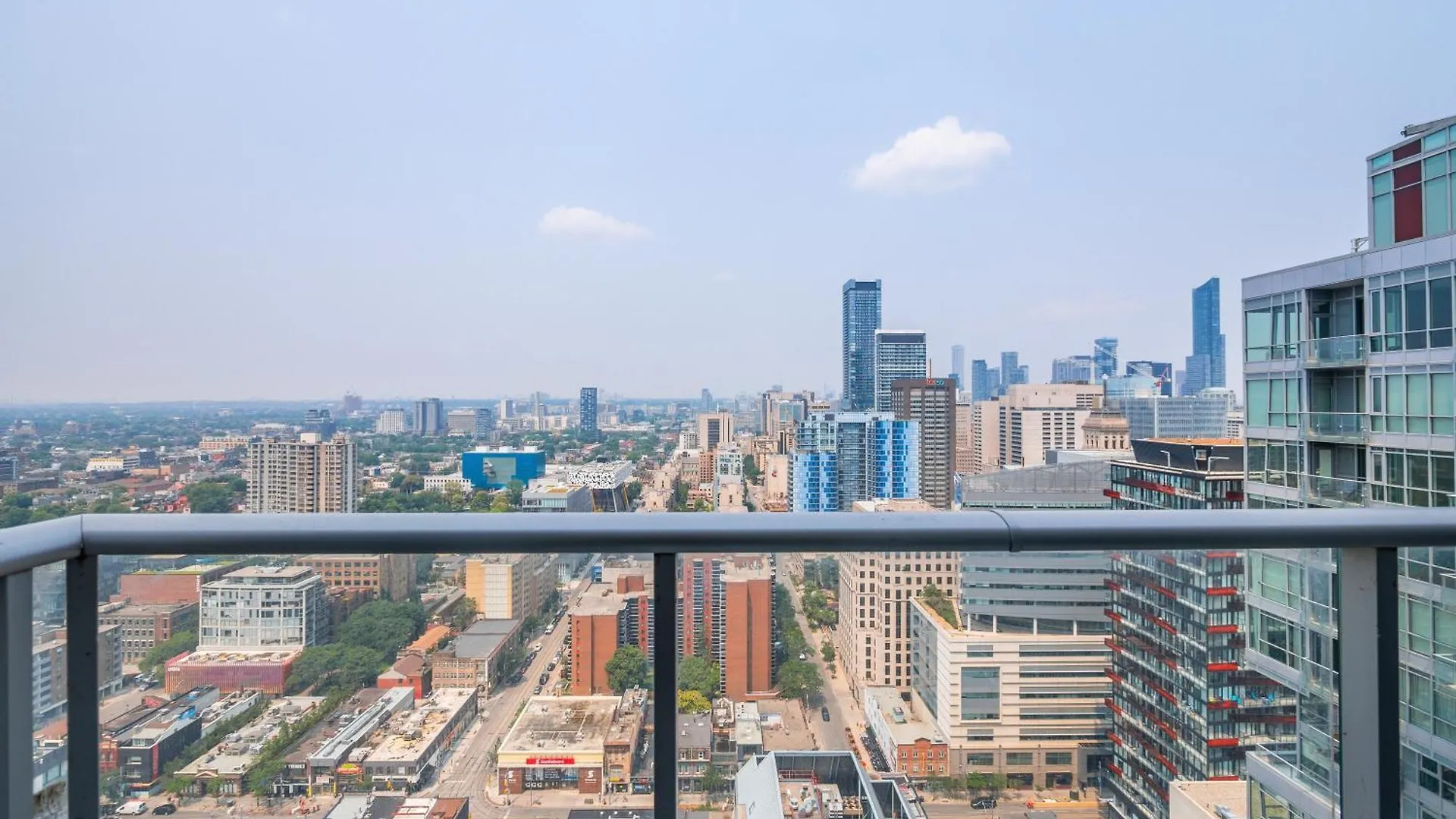 Designer One Bedroom Suite - Entertainment District Toronto Apartment