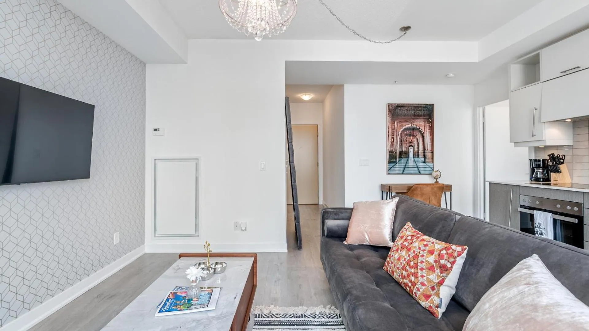 Designer One Bedroom Suite - Entertainment District Toronto